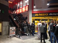 Rij voor GTA V-launch - Media Markt Bergen op Zoom